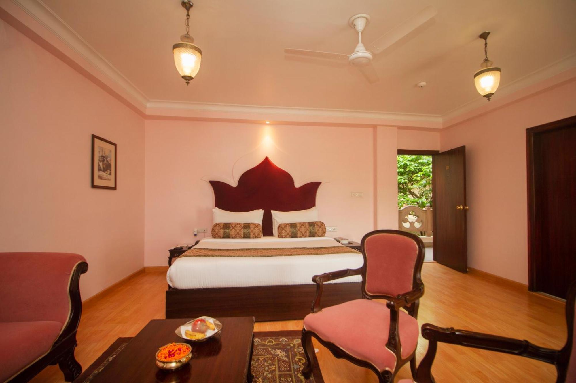Amritara Suryauday Haveli Resort 4*